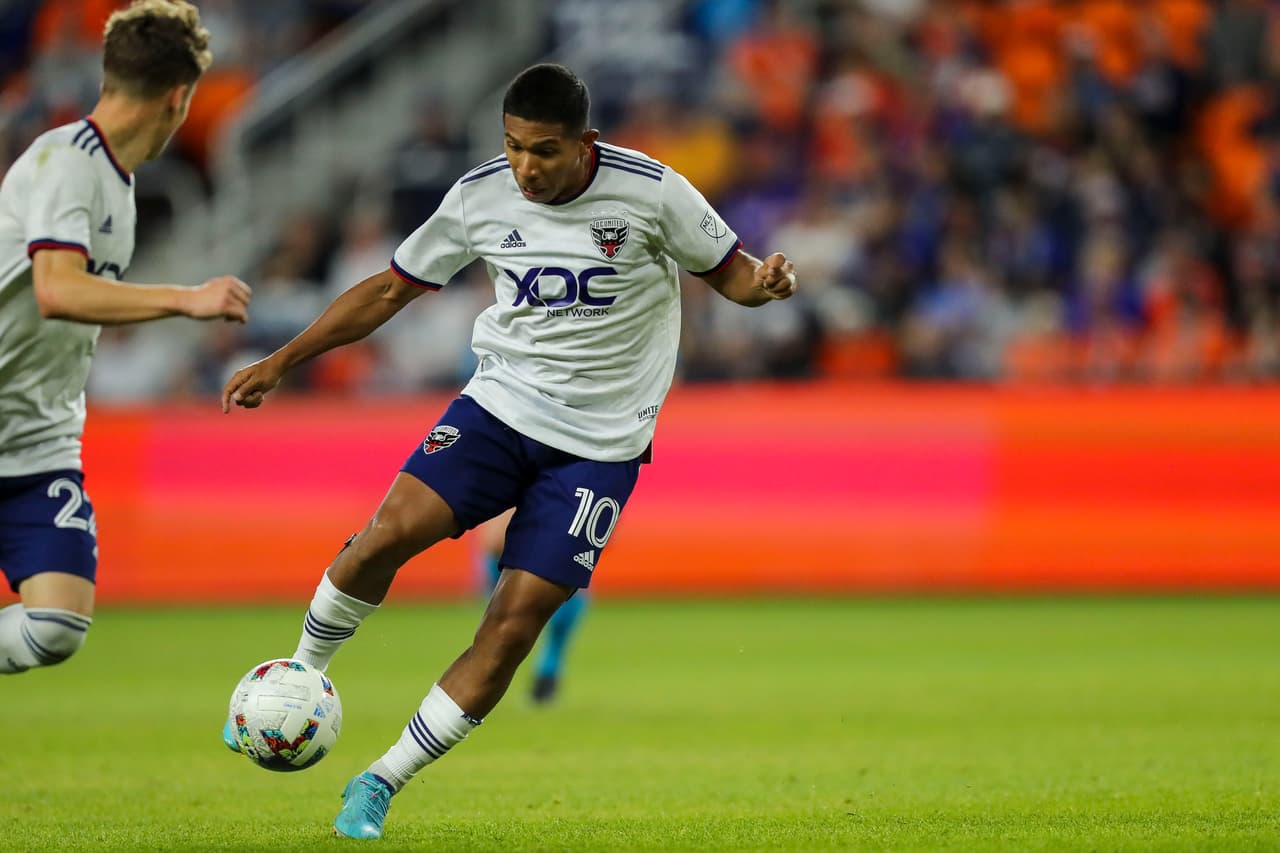 Pasó por Universitario de Deportes, Villarreal B, Aab y Morelia antes de calzarse la playera de D.C. United.
<br>