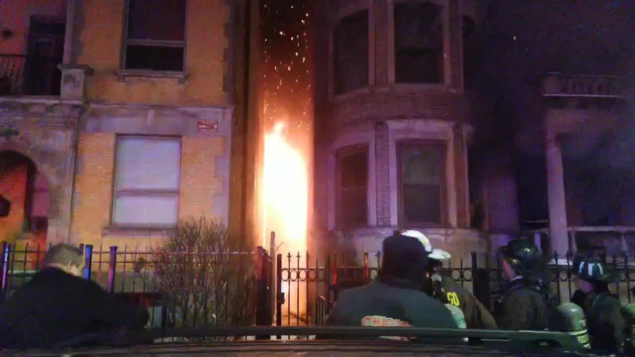 7 personas resultan heridos tras un incendio del departamento de Bronzeville