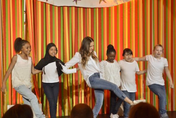 Originarios de todo el país para destacar el papel de la educación musical en el éxito escolar.