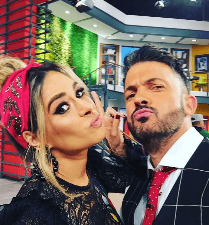 "De tener una buena actitud, nos dio una enseñanza a raíz de su enfermedad, como le dio la vuelta y se encargó de vivir, de exprimir la vida y de desmotar su afecto, su pasión por vivir y es una pérdida terrible", declaró.
<br>