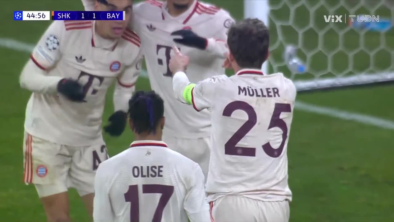 ¡Gol del Bayern! Nuevo error del Shakhtar que Thomas Müller no perdona