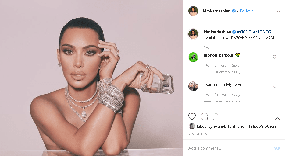 Luego de generar confusión por unas fotos publicadas en su 
<b><a href="https://www.instagram.com/p/B405cWdgfbq/" target="_blank">Instagram</a></b>, en las que aparece con una pieza muy parecida, la estrella de 'Keeping up with the Kardashians' reveló a la prensa estadounidense que no se trata de la original, sino de un préstamo.