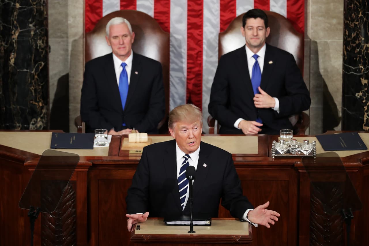 Las mentiras y engaños del presidente Trump en el primer discurso ante el Congreso