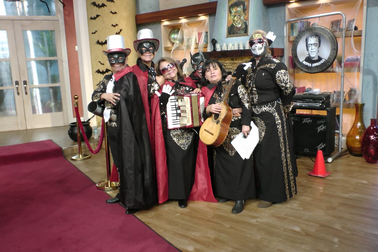 El mariachi Mora Arriaga llegó a nuestra fiesta de Halloween.