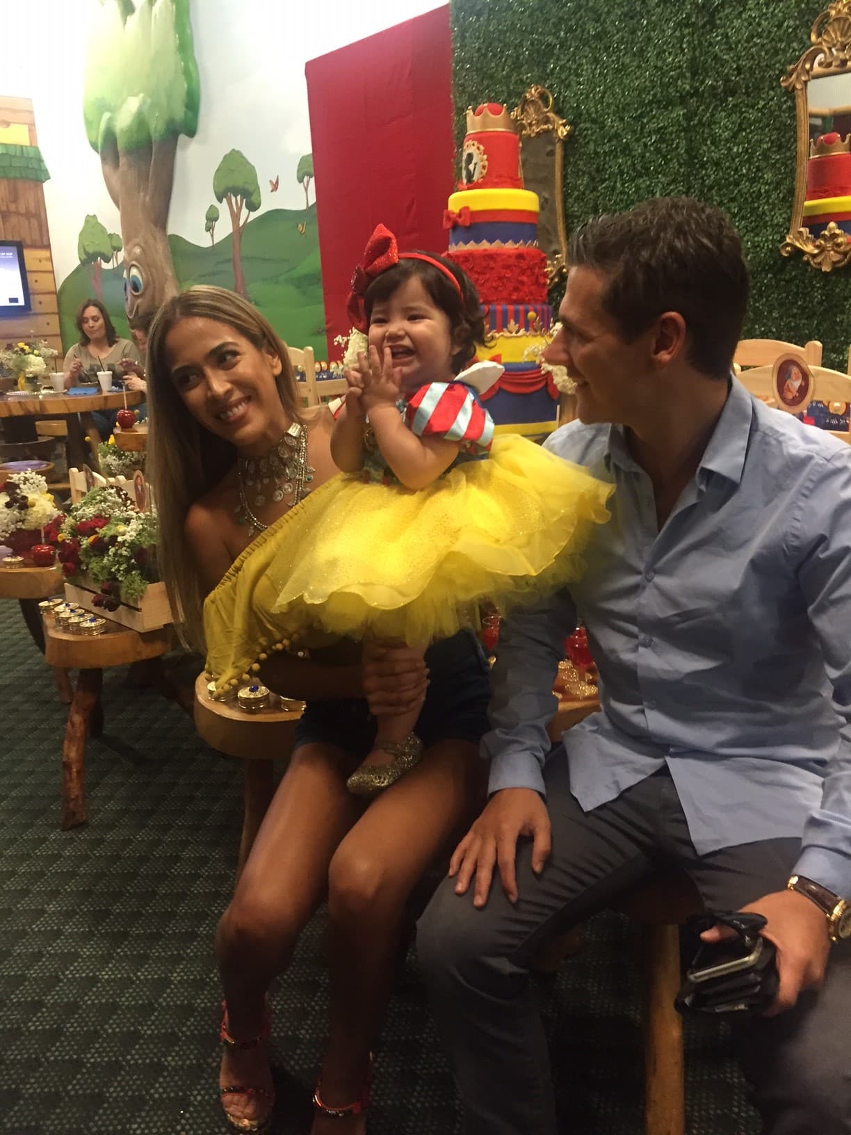 Andree, hermana de Luis y Karla, con su princesita Giulietta.