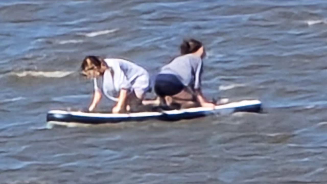 Dos adolescentes sobreviven 16 horas en el mar tras ser arrastradas por el viento en su paddle board: así fue el rescate