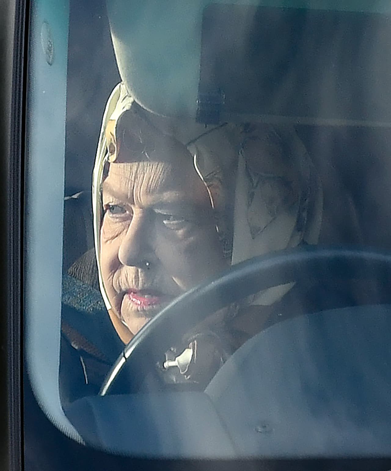 La reina Isabel II fue captada por primera vez desde que el príncipe Harry y Meghan Markle anunciaron que se apartarán de la casa real británica.