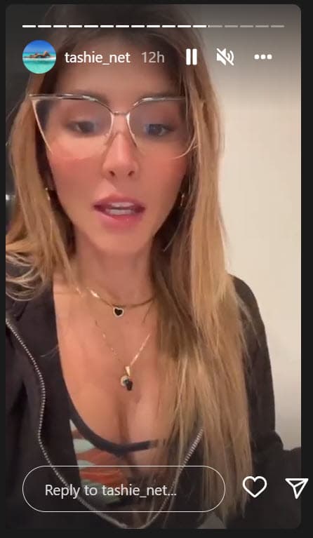 Según su exesposa y su amigo y compañero musical Nacho, 
<b>el cantante permanece en Venezuela</b> bajo el cuidado de su madre, Alcira Pérez. 
<br>