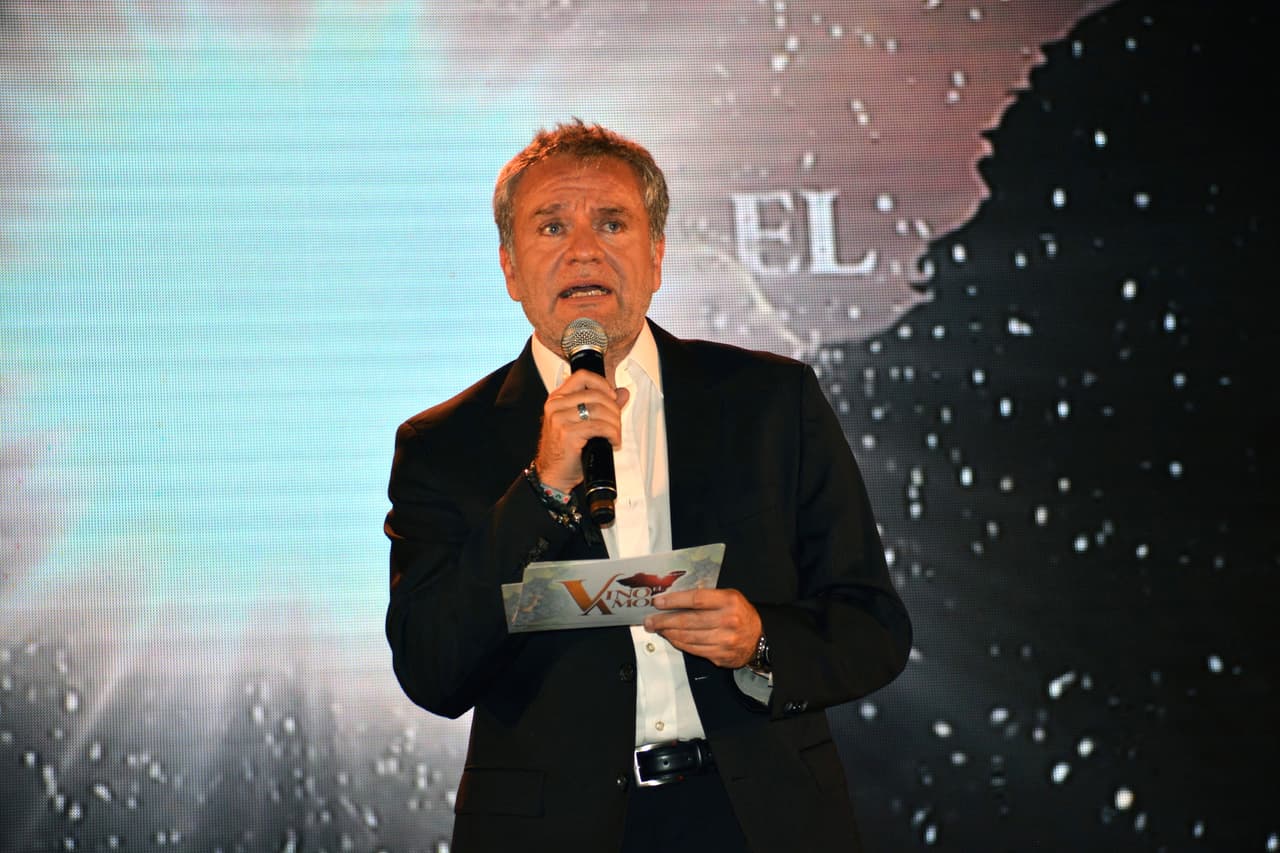 El productor José Alberto Castro presentó oficialmente ante los medios de comunicación su nuevo proyecto, el cual está conformado por un gran elenco.