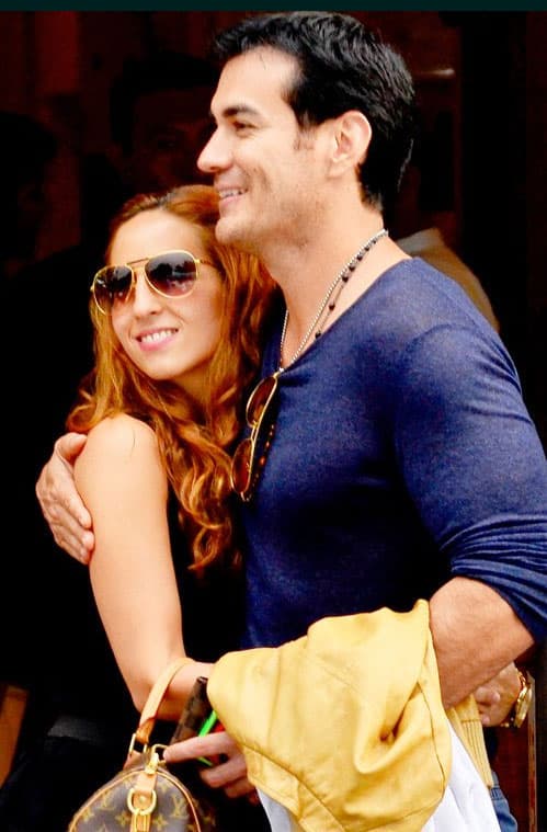 Y señaló que ella también se ha visto beneficiada con los bailes que 
<b><a href="https://www.univision.com/temas/david-zepeda">David</a></b> ha aprendido en el show: "Llego a la casa agotada y empieza a bailarme, y yo digo: '¡Dios mío!, ¡ya no puedo más con tanta sensualidad, David, mi amor!'".