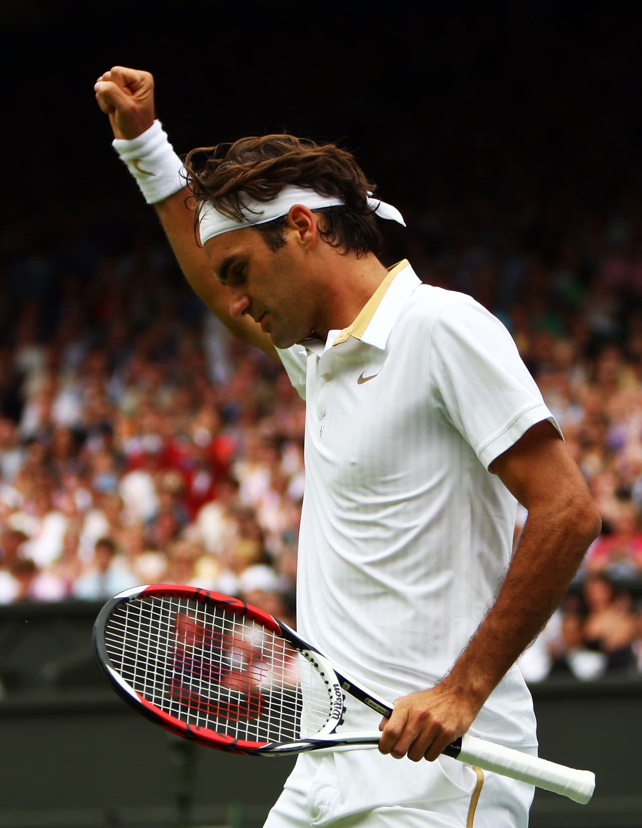 Federer cuenta con varios apodos: el genio de Basilea, su majestad, la perfección suiza, el maestro, el gran Roger, el hombre récord.