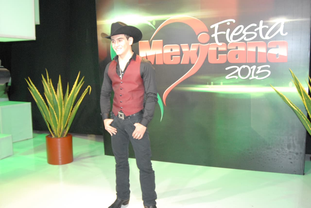 Nunca dejó de sonreír, y para la noche de Fiesta Mexicana llegó con su mejor actitud.