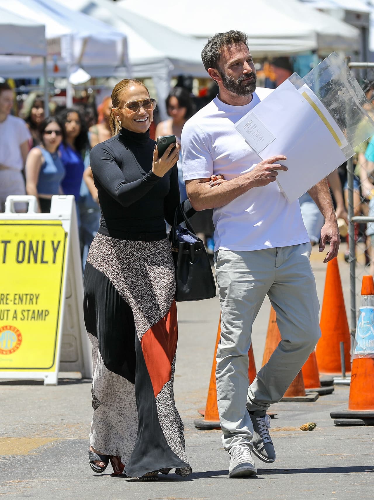 Esta vez, junto a Ben Affleck, 
<b>hicieron una visita a un mercado de pulgas. </b>
<br>