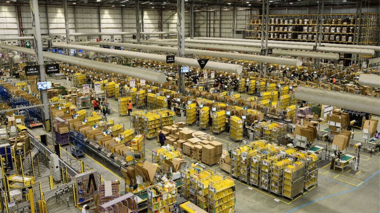 <b>Mira también:</b> El gigante de las ventas por internet, Amazon, anunció que se suma a la iniciativa de pagar los estudios a los empleados que cumplan determinados requisitos. Adam Sedo, portavoz de la compañía, explica quiénes califican y cómo se puede aplicar a los puestos de trabajos disponibles. 
<b><a href="https://www.univision.com/noticias" target="_blank">Ver más noticias aquí. </a></b>