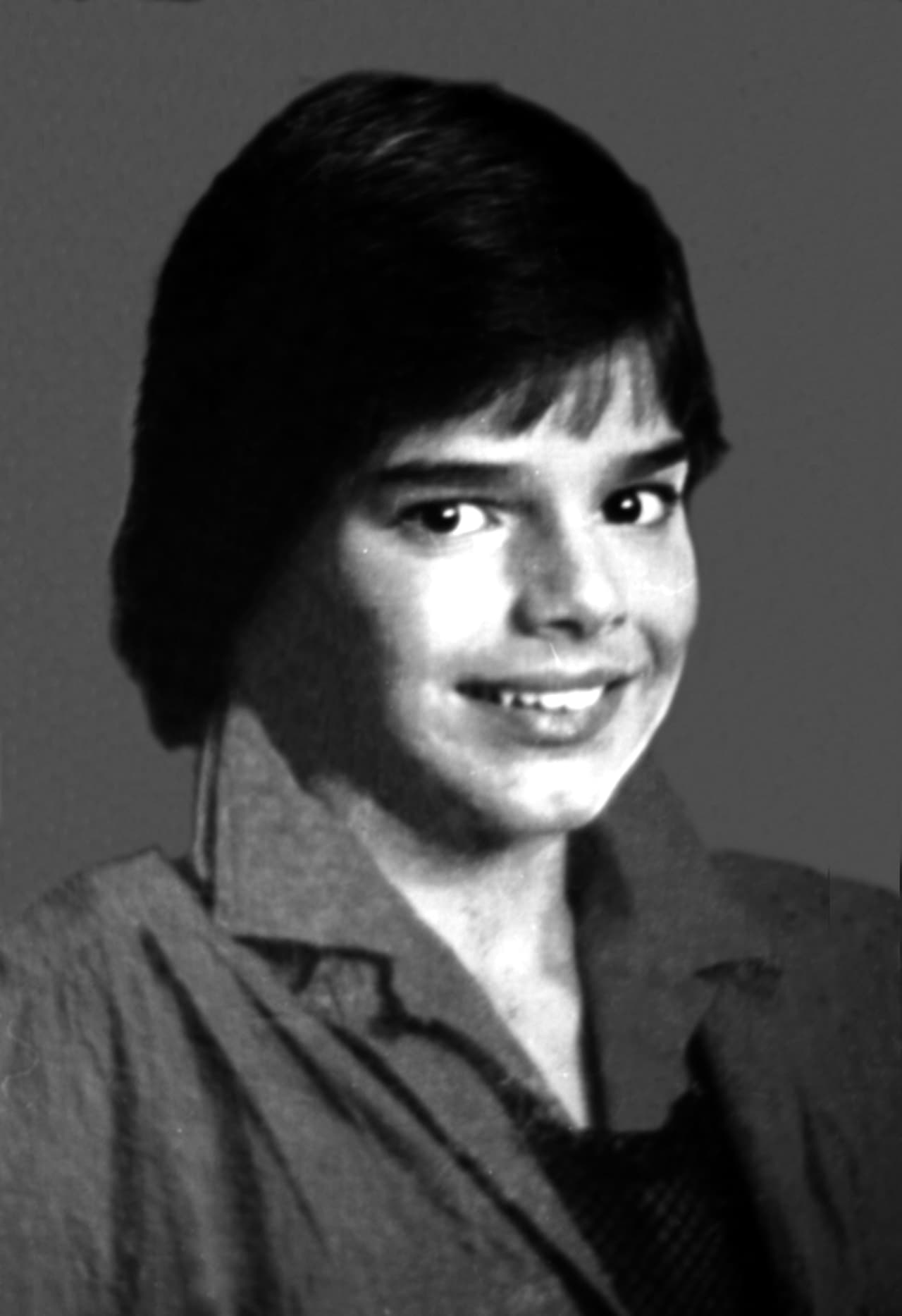 Asimismo, participó en teatro y en el coro de su colegio.