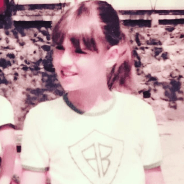 Así de inocente como se ve, esta pequeña se convirtió en una temible villana de los melodramas. Es hija de una primera actriz mexicana y puso a sufrir a Thalía cuando trabajó en 'Marimar'.