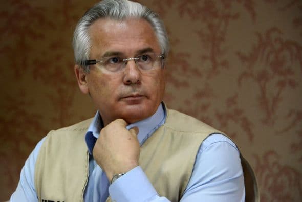 26 de junio: El juez Baltasar Garzón anuncia que no defenderá al ex asesor de la CIA. Ecuador desmiente que Snowden tenga un documento para poder salir de Moscú.