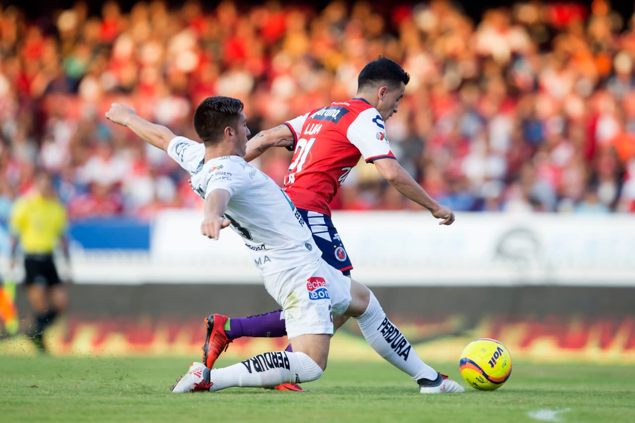 Con ese resultado a favor del visitante se cerró el primer tiempo y ambos se fueron al descanso para replantear su estrategia en el complemento.