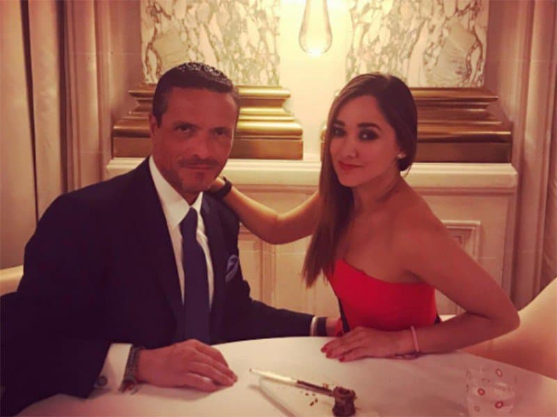 “Un viaje increíble de tu mano, te amo y estoy lista para la aventura que sigue”, comentó Sherlyn en esta imagen.