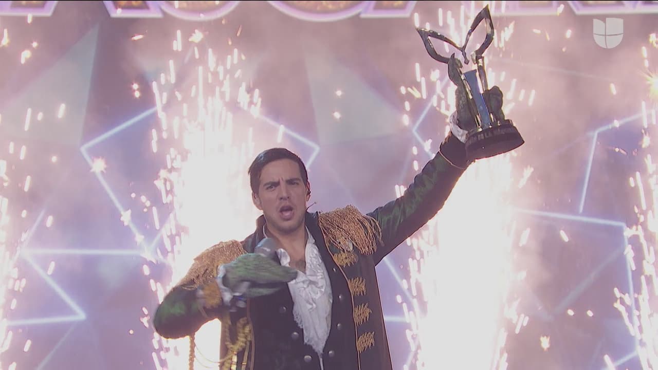 El hijo de Eugenio Derbez mostró una nueva faceta como artista y con orgullo levantó el trofeo de ¿Quién Es La Máscara?.