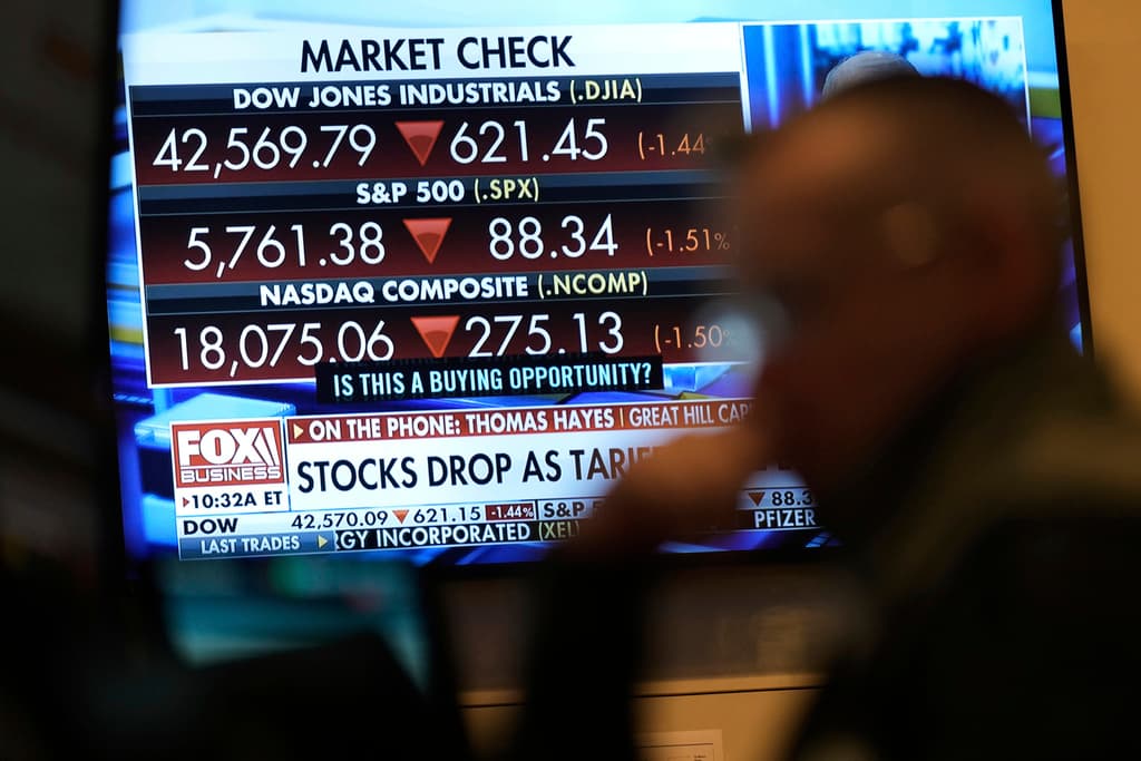 Wall Street cierra de nuevo con números negativos arrastrado por los aranceles de Trump y los temores sobre la economía