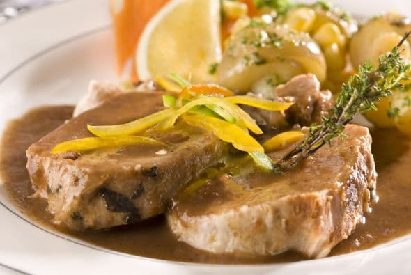 Prueba agregarle a tu ‘applesauce’ de siempre un toque de jengibre fresco y ralladura de lima, ¡y sorprende a tus comensales!