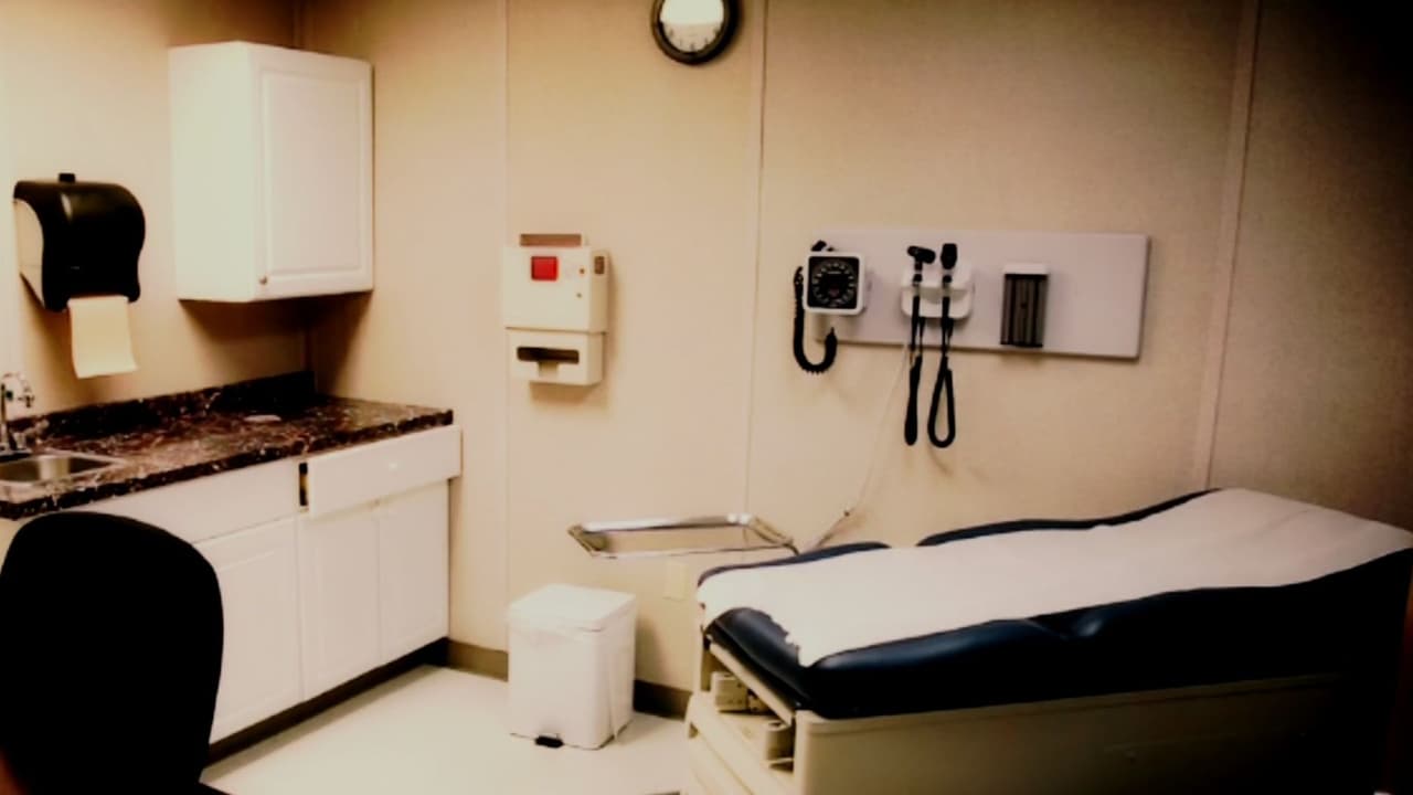 Denuncian emergencias médicas y malas condiciones en centro migratorio de Dilley