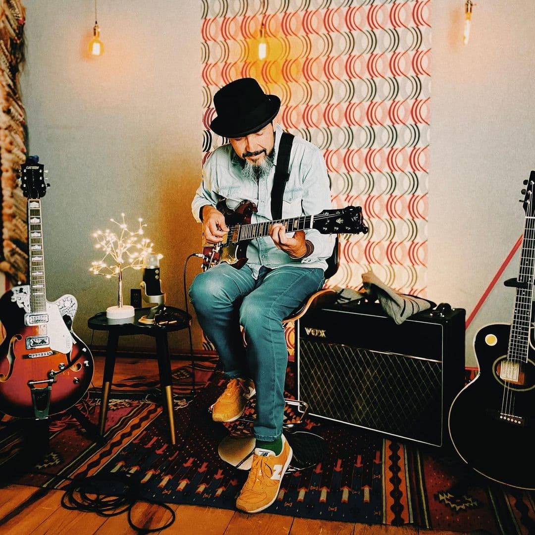 Un año después, Jerónimo y sus padres aparecieron juntos en un concierto que dio la cantante en el Teatro Metropolitan en la Ciudad de México. Cuando Ana Bárbara cantaba su éxito 'Y lo busqué', Reyli subió al escenario para interpretar el tema con ella y su hijo presente en el número musical lloró al ver reunidos a sus padres.