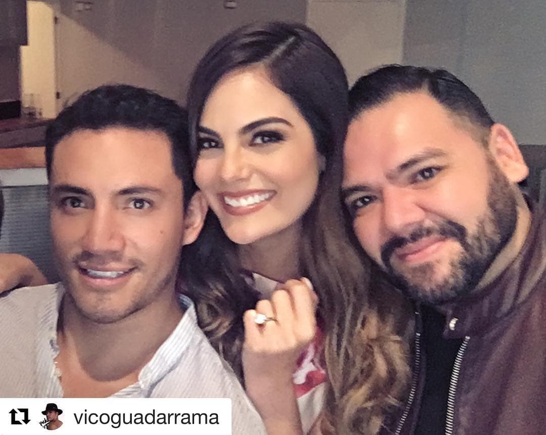 El diseñador Benito Santos, gran amigo de la modelo, también ha expresado en redes sociales la felicidad que siente por el compromiso de Ximena.