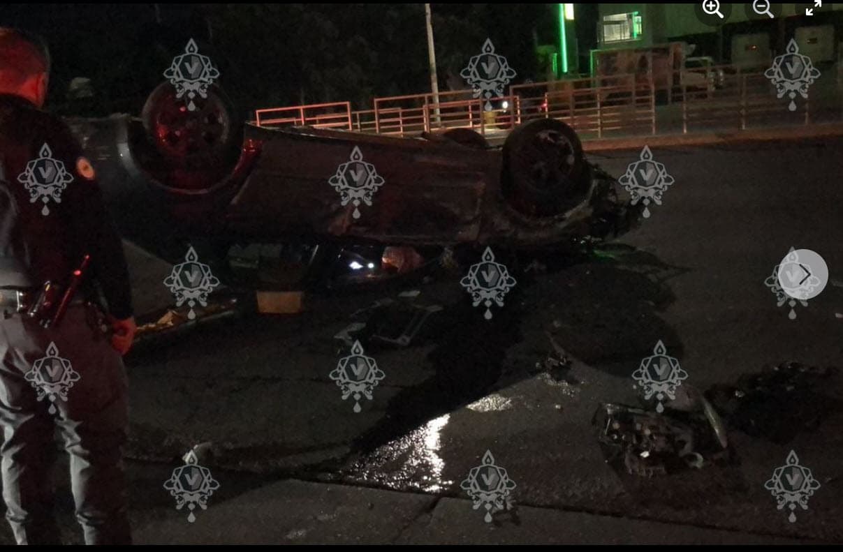 "
<b><a href="https://www.facebook.com/photo/?fbid=397224721788732&set=pcb.397224925122045" target="_blank">Estuvo grave</a></b>, a como pude ver las imágenes, porque en el momento no me dejaron voltear a ver el carro a ver cómo había quedado", contó. 
<br>