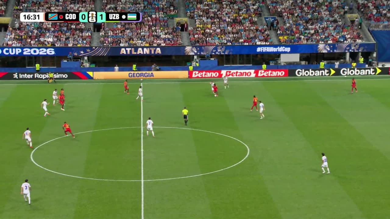 ¡GOL!  anota para Congo DR. Nathanaël Mbuku