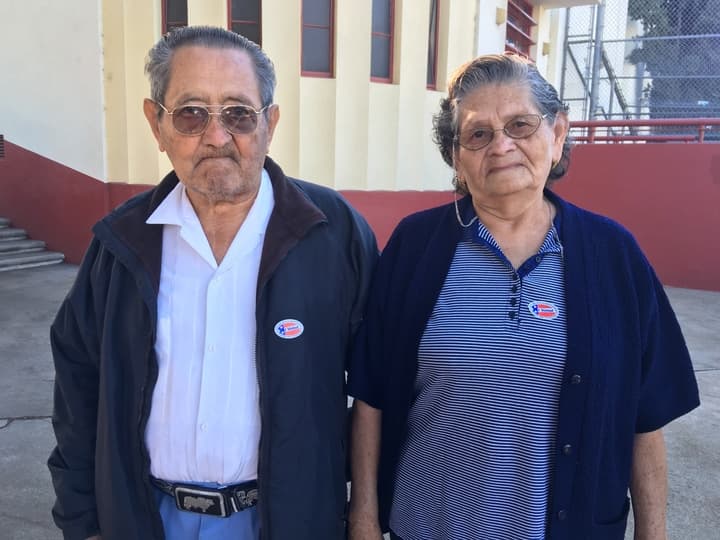 Antonio y Josefina Robles, presentaron su voto en la secundaria Hollenbeck en Boyle Heights.