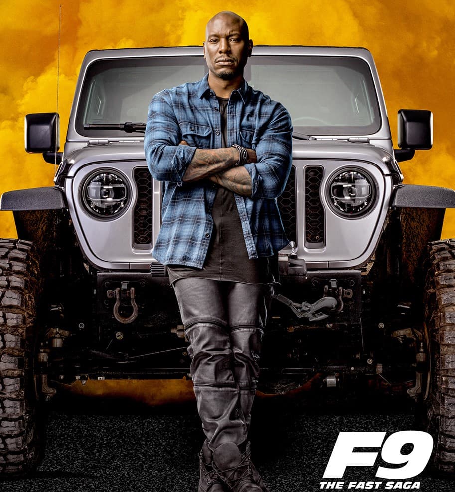 <h3 class="cms-H3-H3"><b>Jeep Gladiator 2020</b></h3>
<br>
<br>Roman Pearce (Tyrese Gibson) estará a bordo de una 
<b>Jeep Gladiator 2020</b> modificada con una variedad de partes Mopar. En el adelanto de la película, se ve al personaje conducir esta camioneta pickup sobre un puente de cuerdas en medio de la selva. ¡De locos!