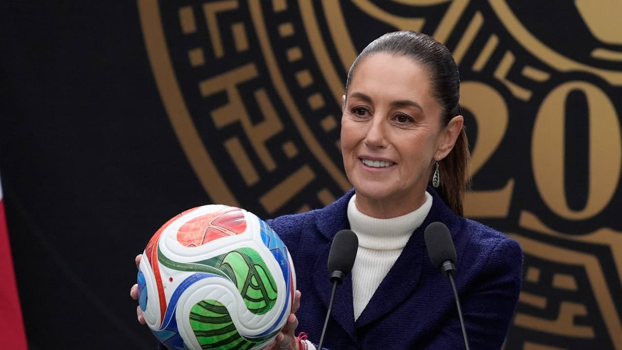¿Será el fútbol el que reúna a la presidenta de México con Donald Trump?
