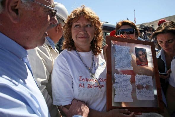 Gustavo Servino, Ramón Sabella, José Luis Inciarte y Pedro Alcorta llegaron el sábado al mineral de oro y cobre, a unos 850 kilómetros al norte de la capital, a entregarles a los familiares su mensaje de esperanza.
