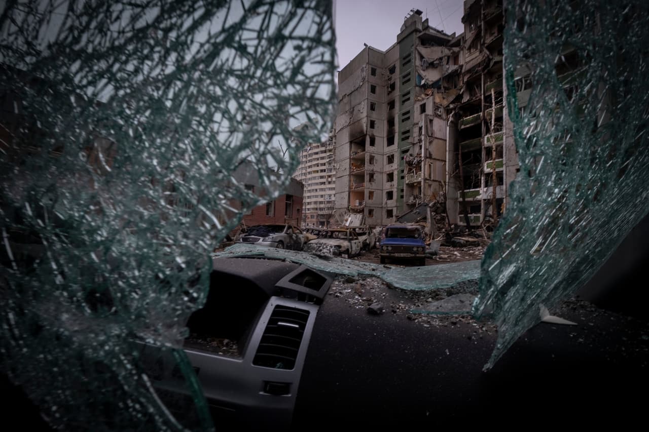 Muertos, bombas contra civiles y familias rotas: el relato de lo que vio este periodista en Chernihiv e Irpin, dos ciudades bajo asedio ruso