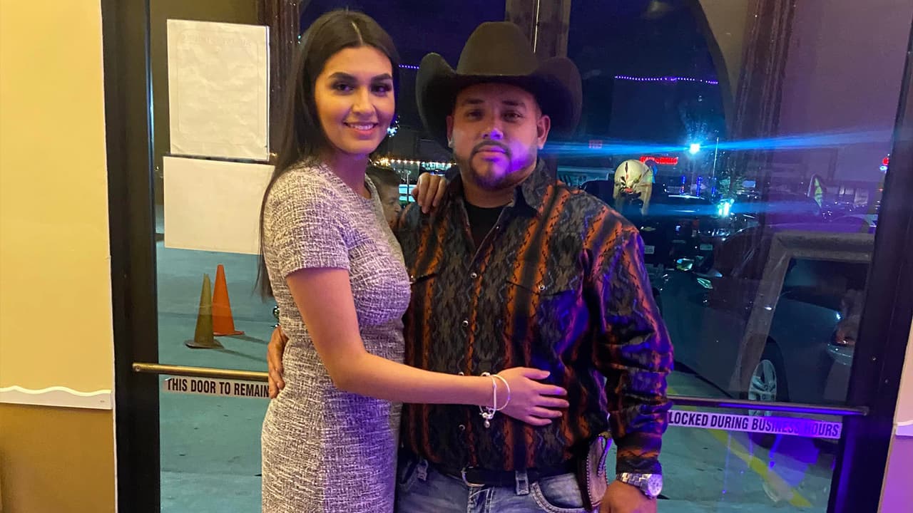 De acuerdo con la famiilia, los sospechosos serían jóvenes hispanos.