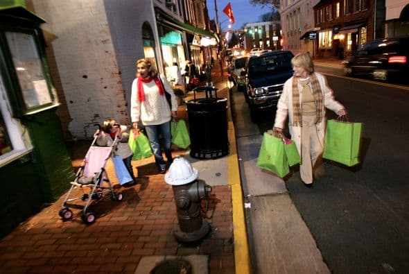 4. LEESBURG, VA.- Con un índice de desempleo de 4.1%, esta región de Virginia también entra en el ranking de las mejores ciudades para vivir. Aquí se ofrecen buenas oportunidades de empleo en el gobierno, defensa, consultoría y tecnología. En cuestión de entretenimiento y cultura esta región ofrece diversas opciones de restaurantes y galerías de arte. El lado negativo de Leesburg son algunos barrios en decadencia.