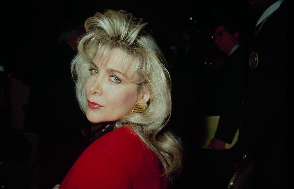 La campaña de Trump asegura que Flowers, examante de Bill Clinton, no fue invitada al debate