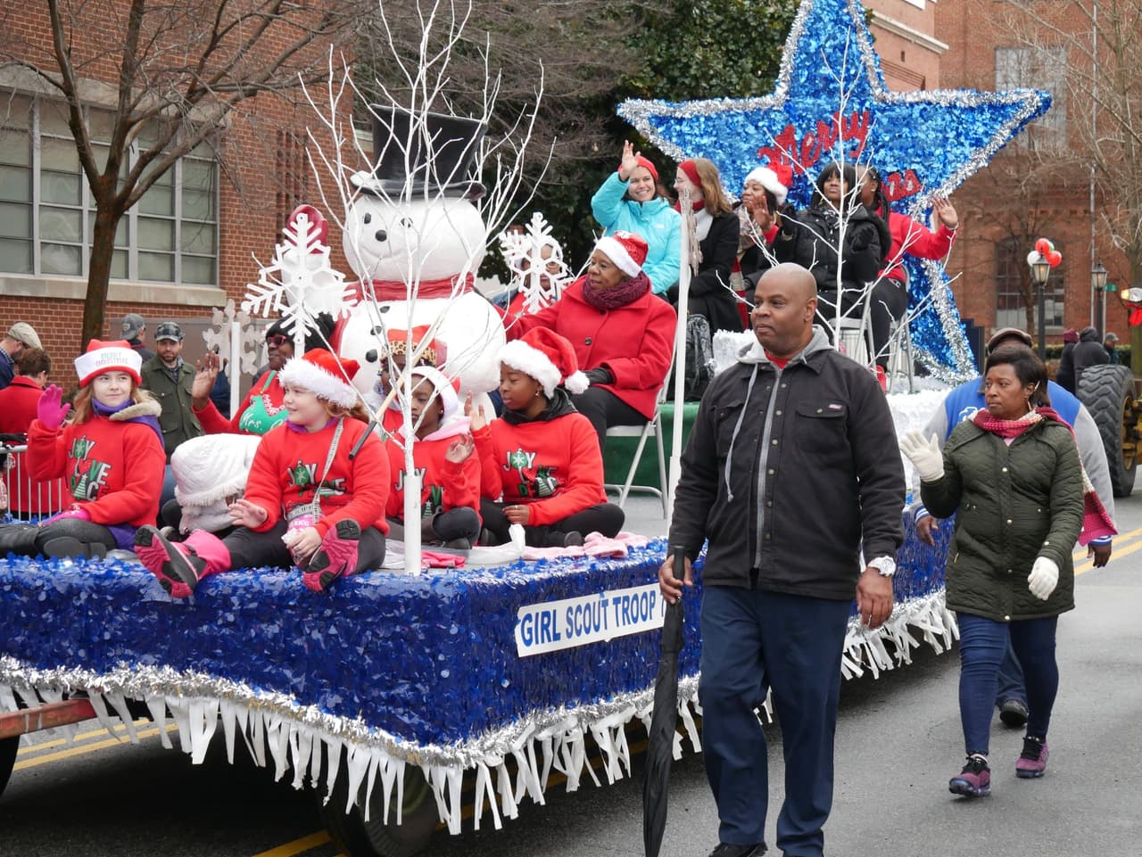 Las estaciones de venta de comida estarán en el 123 de Main St y en el 201 de E Main St.