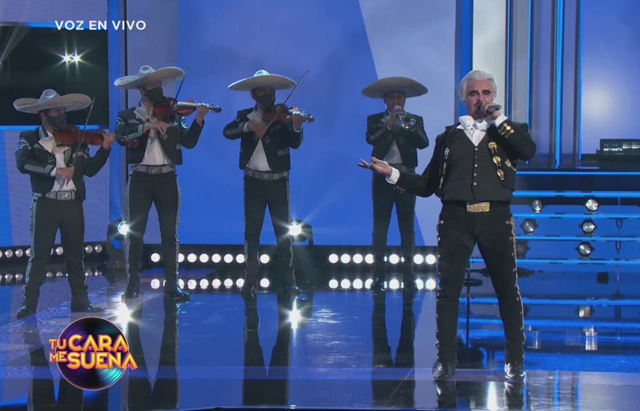 Para el cantante mexicano fue un gran desafío transformarse en una de las personas que han ganado un papel importante en su vida tras la muerte de su padre Javier Hernández Machado.