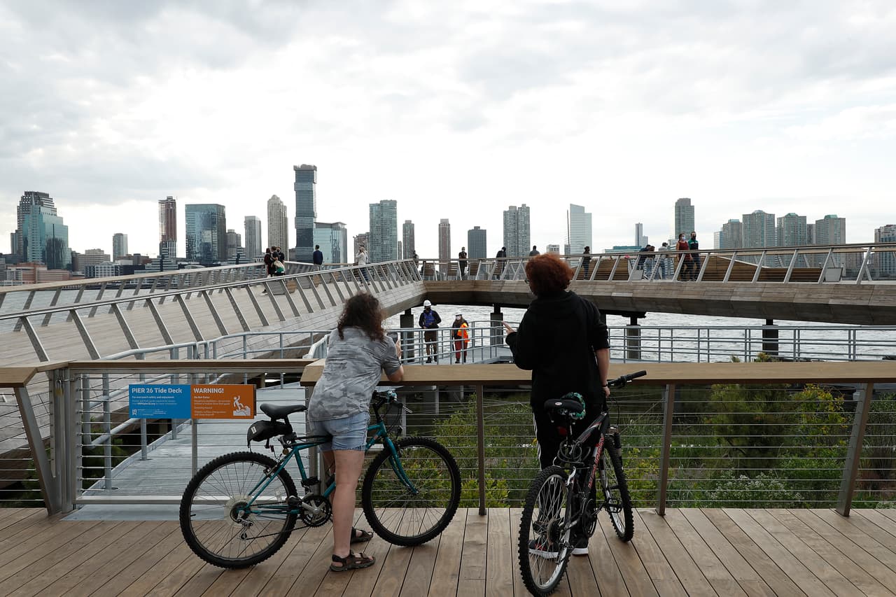El espacio exhibe plantas y árboles autóctonos que habitaban la región al mismo tiempo que los nativos americanos.