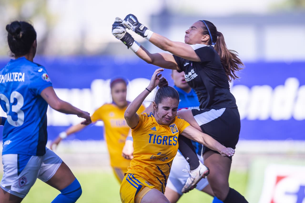 Las Tigres arrancan los cuartos de final con una escandalosa goleada 0-4 sobre Cruz Azul.