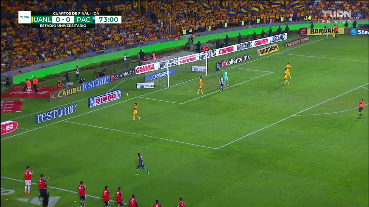 ¡TIRO ATAJADO! disparo por Kevin Álvarez.