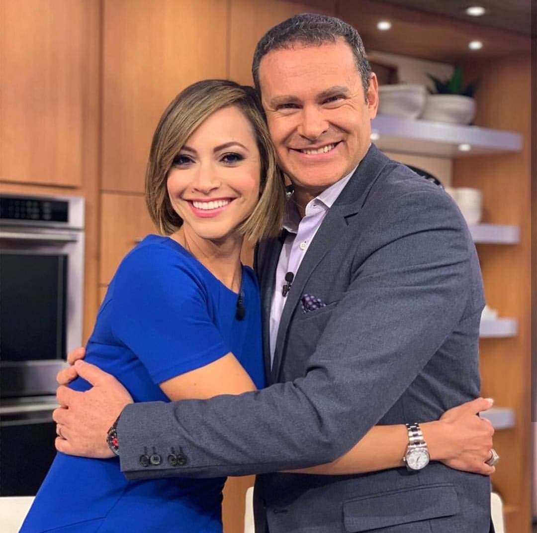 Satcha es gran amiga de los conductores, el afecto entre ellos es muy notable, tal como lo muestra esta imagen.