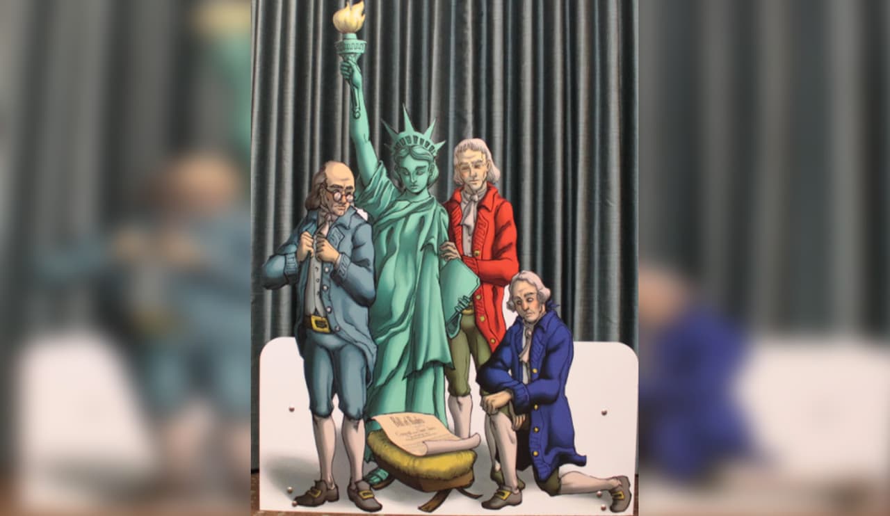 Juez asegura que el gobernador de Texas no debió remover esta exhibición del Capitolio