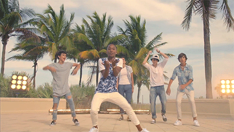 Saca tus dancing shoes and get on the dance floor. ¿No sabes bailar? No problem! Te dejamos estos pasos para que seas la estrella de la fiesta.