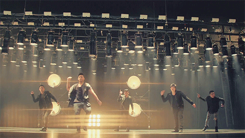 Saca tus dancing shoes and get on the dance floor. ¿No sabes bailar? No problem! Te dejamos estos pasos para que seas la estrella de la fiesta.