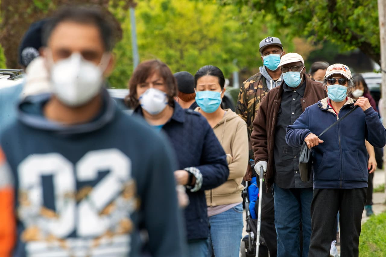 Entrevista a médico infectólogo: "Confinar a la población es como matar moscas a cañonazos, pero es eficaz"