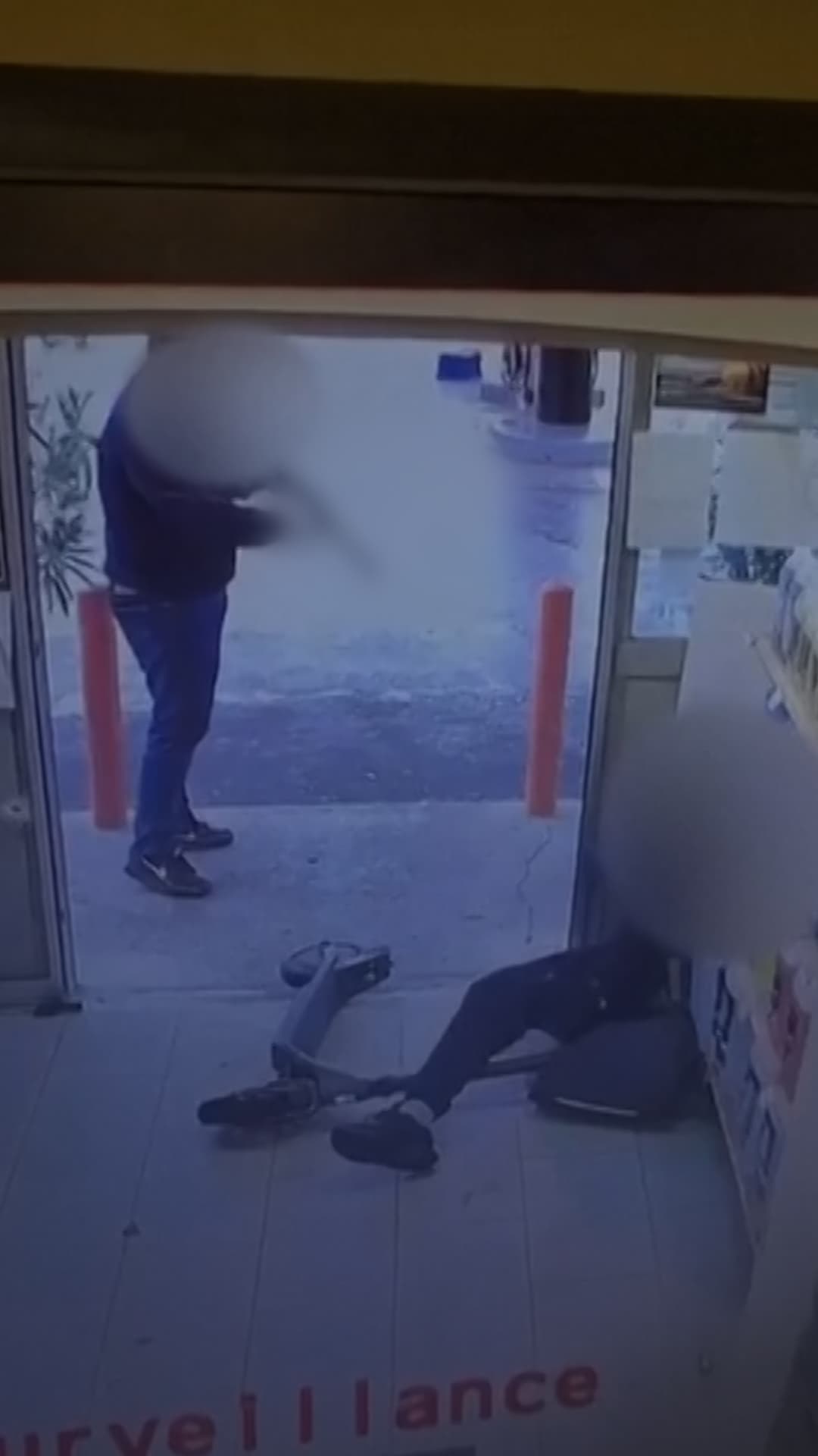 Sospechoso del tiroteo que dejó un muerto y cinco heridos en Francia es captado recargando su arma